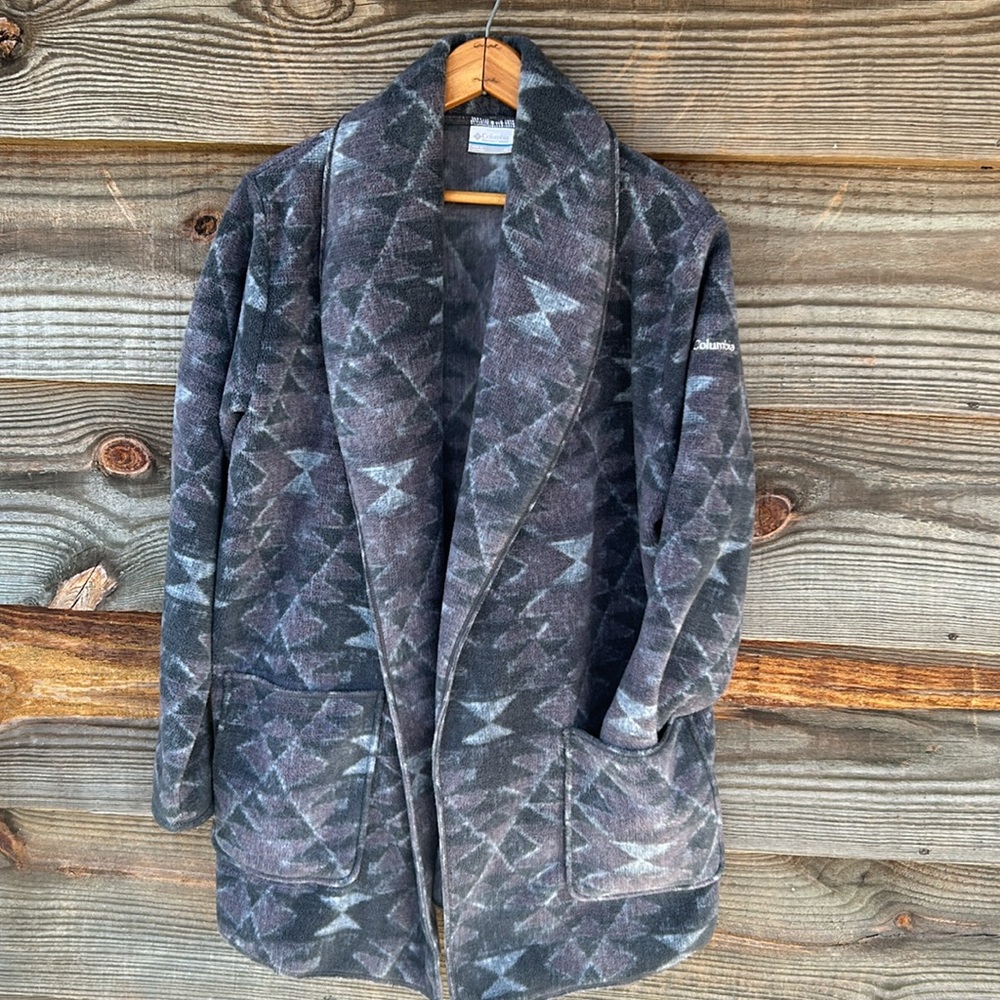 Women’s Columbia southwestern style fleece. Size M.